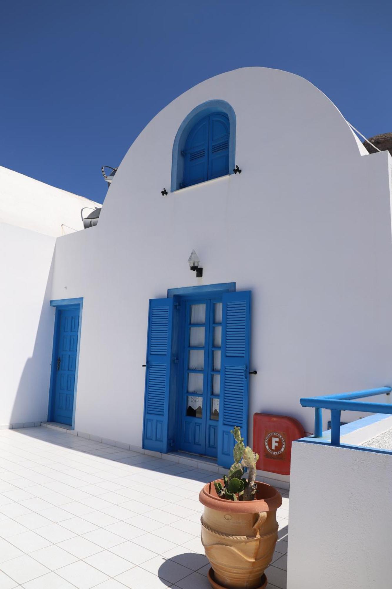 Santorini Seaside Retreat - Flora'S Summer Escape Perissa  Dış mekan fotoğraf