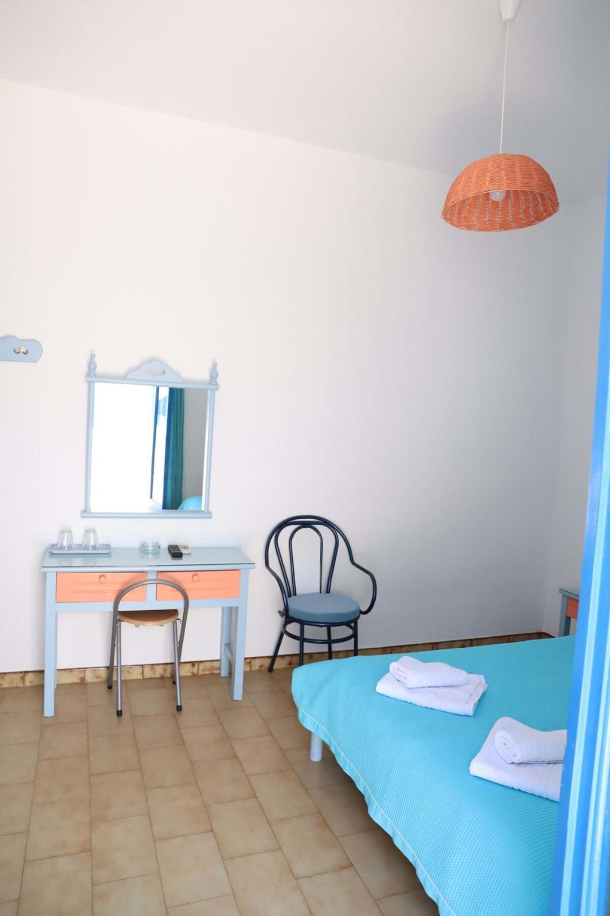 Santorini Seaside Retreat - Flora'S Summer Escape Perissa  Dış mekan fotoğraf